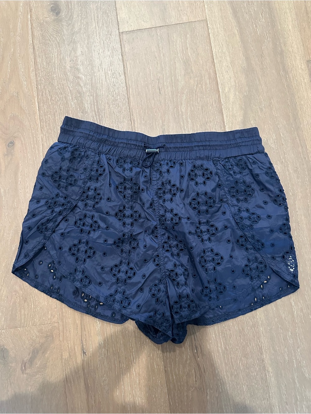 RARE free people movement Women’s Navy Eyelet Lace Shorts